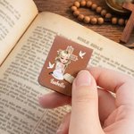 Gepersonaliseerd Kruis Bijbel Boek Cartoon Gebed Karakter PU Leer Magnetische Bladwijzer Clip met Naam Verjaardagscadeau voor Boekenwurmen