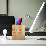 Henkilökohtainen Bambu kynä haltija Desk Organizer nimi ja päivämäärä Office Home Decor Ystävänpäivä lahja pariskunnille