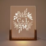 Personalisierte Floral Monogramm Initialen LED-Nachtlicht mit Namen Datum und hölzerne Basis Home Decor Valentinstag Hochzeit Geschenk für Paar