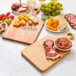 Tabla Reversible para Cortar Queso y Embutidos con Dedo de Agarre Personalizada y Grabada con Nombre Fecha Regalo de Boda para Pareja en San Valentín