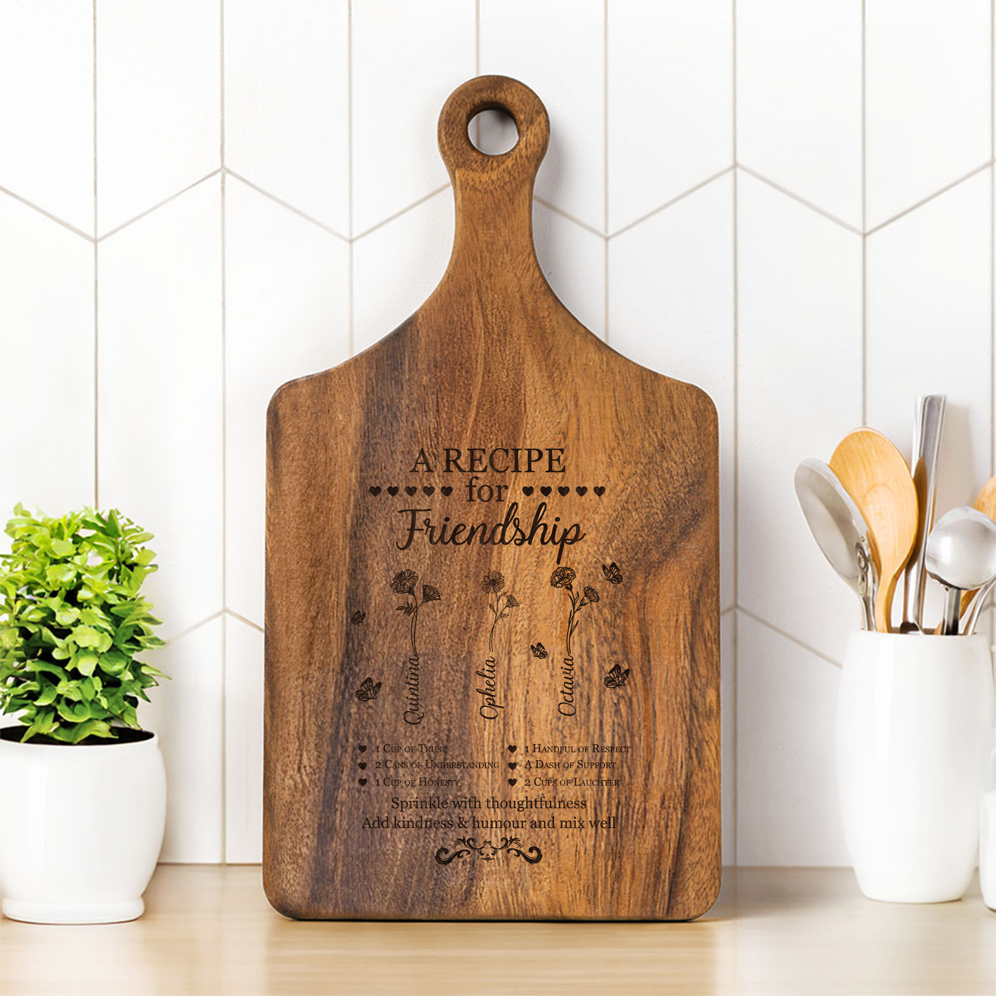 Planche à découper charcuterie réversible en bois avec noms et poignées gravés personnalisée 2-6 Birth Flowers Housewarming Birthday Gift for Friends Besties