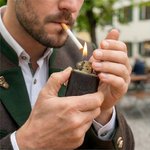 Personalisiertes Retro Feuerzeug aus Sandelholz mit eingraviertem Namen Initiale Logo Geburtstag Valentinstag Jahrestag Geschenk für Herren Ehemann