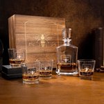 Personalisierte Vintage Abzeichen Biene Design Tequila Dekanter Glas mit eingraviertem Namen und Jahr Geburtstag Jahrestag Geschenk für Männer Tequila Liebhaber