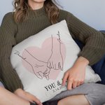 Coussin personnalisé You & Me Holding Hands Line Art Cushion Throw Pillow Cover Valentine's Day Anniversary Gift for Couple