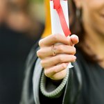 Zircon personalizado anillo de piedra de nacimiento con el nombre grabado Año y Texto Dainty Joyería Cumpleaños Graduación Regalo para Mujeres Graduados