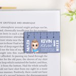 Personlig flerfarget magnetisk bokmerkeklips med tegneseriefigur med navn og skala Bursdagsgave til den som elsker å lese bøker