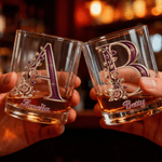 Gepersonaliseerd Vintage Rose Floral 10 oz Old Fashioned Rock Whiskey-glas met initiaal en naam Verjaardagscadeau voor barmannen whiskyliefhebbers