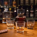 Personalisierte Vintage Abzeichen Biene Design Tequila Dekanter Glas mit eingraviertem Namen und Jahr Geburtstag Jahrestag Geschenk für Männer Tequila Liebhaber