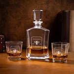 Personalisierte Vintage Abzeichen Biene Design Tequila Dekanter Glas mit eingraviertem Namen und Jahr Geburtstag Jahrestag Geschenk für Männer Tequila Liebhaber