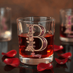 Gepersonaliseerd Vintage Rose Floral 10 oz Old Fashioned Rock Whiskey-glas met initiaal en naam Verjaardagscadeau voor barmannen whiskyliefhebbers