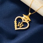 Collier avec pendentif en forme de coeur avec le nom, l'initiale et l'année Cadeau de fin d'études pour les diplômés de la classe 2025 2026