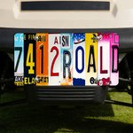 Targa auto personalizzata multicolore con numero e lettera Accessorio auto Uso quotidiano Regalo di compleanno per uomo