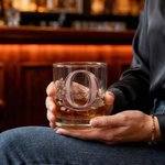 Gepersonaliseerde Rose Initial 10 oz Rock Whiskey glas met naam Old Fashioned verjaardagscadeau voor whiskey liefhebber