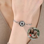 Bracciale di proiezione fotografica con ciondolo a forma di cuore inciso personalizzato con testo e pietra preziosa, regalo di compleanno per le donne e le ragazze.