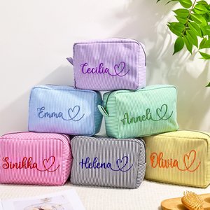 Personoitu sydänmuotoinen nauhameikkikassi omaan nimeen kirjailtuna täydellinen lahja naisille morsiusneidoille juhliin häihin ja syntymäpäiviin