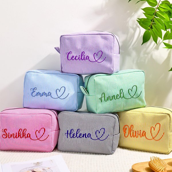 Personoitu sydänmuotoinen nauhameikkikassi omaan nimeen kirjailtuna täydellinen lahja naisille morsiusneidoille juhliin häihin ja syntymäpäiviin