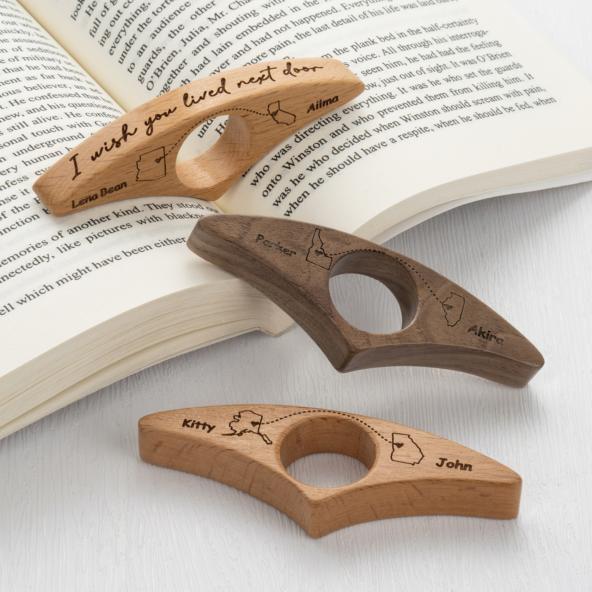 Livre à pouces personnalisé avec nom gravé Coin lecture Cadeau d'anniversaire pour les amis à distance, les frères et sœurs, la famille