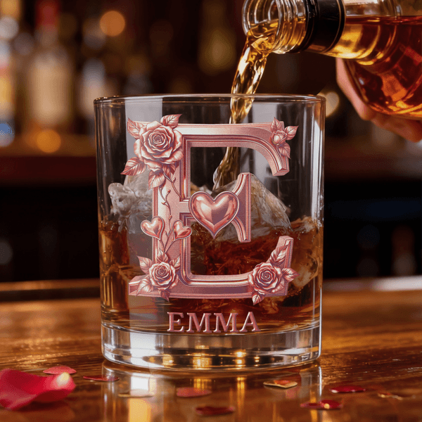 Gepersonaliseerd Rose Love Initial 10 oz Rock Whiskey Glas met Naam Moederdag Verjaardagscadeau voor Vrouw Whiskey Drinker Bartender