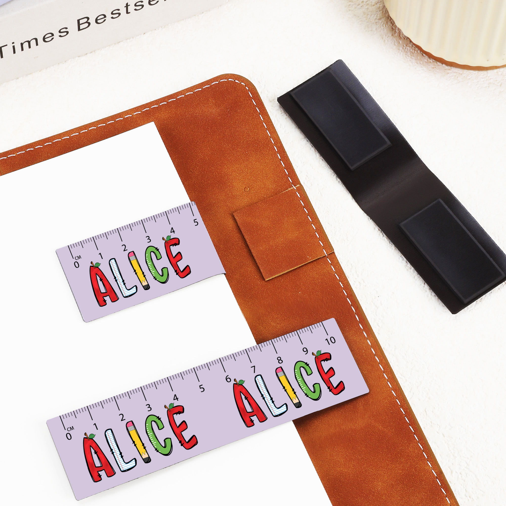 Cahier de notes personnalisé Crayon Apple Elements Ruler Design Clip Signet Magnétique avec Nom Anniversaire Retour à l'école Cadeau pour les enfants rats de bibliothèque