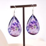 Orecchini personalizzati a forma di goccia d'acqua in acrilico con fiori di nascita colorati Regalo di compleanno per la festa della mamma e l'anniversario della donna