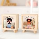 Gepersonaliseerde You Are Mini Boss Cartoon Kid Houten Spaarpot Spaarvarken met Naam Terug naar School Verjaardag Kinderdag Cadeau voor kinderen