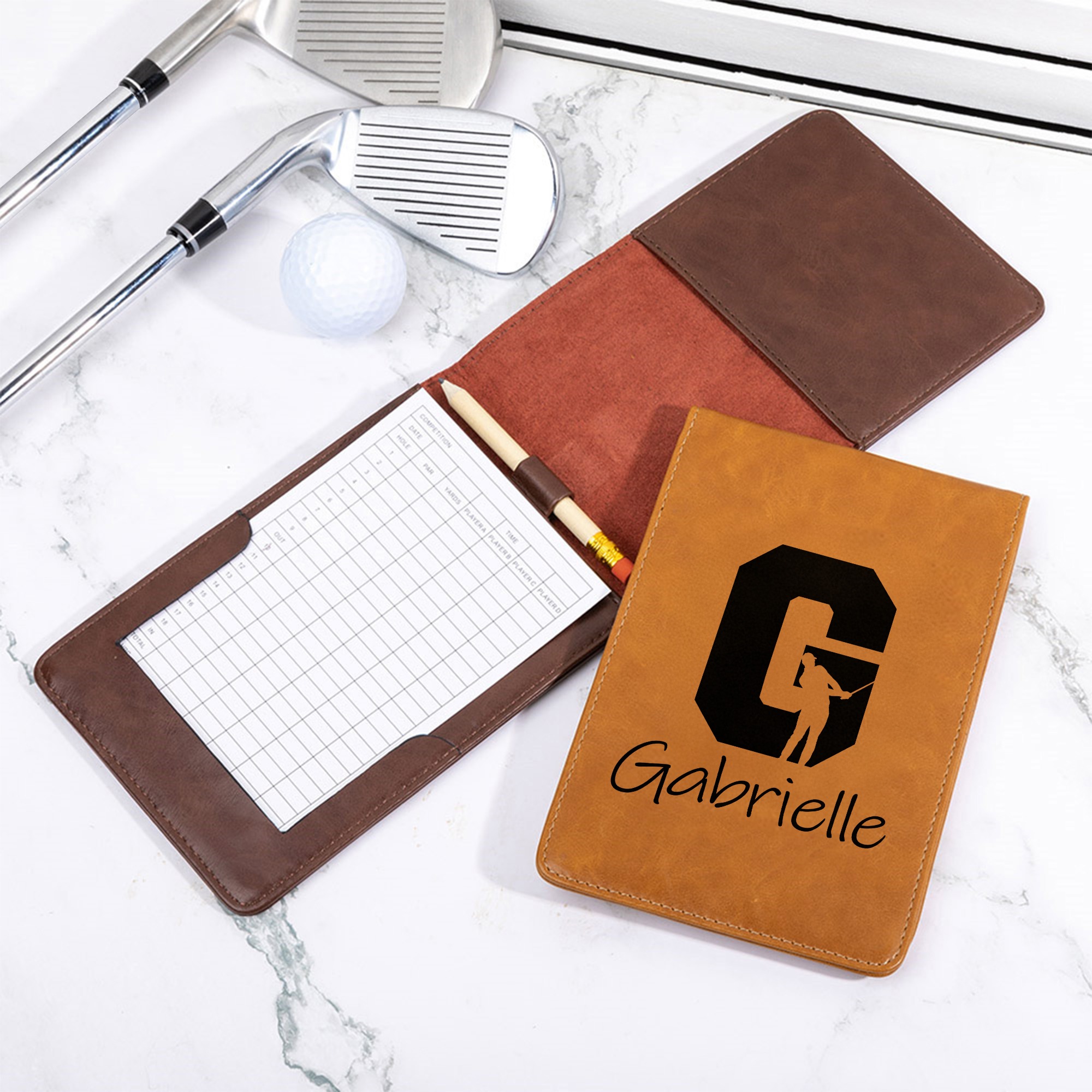 Porte carte de score en cuir avec nom pour joueur de golf Silhouette initiale Compétition Accessoires d'entraînement Cadeau d'anniversaire pour entraîneur Amoureux du golf
