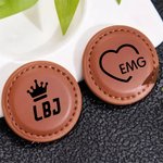 Personalisierte Golf-Thema Monogramm magnetische PU Leder Golf Ball Marker mit Namen und Initialen Satz von 2 Golf Club Geburtstag Geschenk für Golfliebhaber Golfer