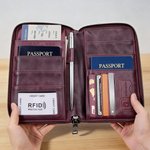 Fleur de naissance personnalisée Multicolore Porte passeport en cuir PU avec nom et dragonne Cadeau d'anniversaire essentiel pour la famille et les amis