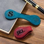 Personalisierte magnetische Leder Lesezeichen Clip mit anfänglichen Monogramm Lesen Accessoire Geschenk für Freunde Bücherwurm