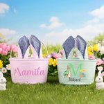 Personlig randig påskkorg med söta Peter Rabbit-öron och namn samt initialer perfekt som påskfestpresent eller äggjaktgåva till barn