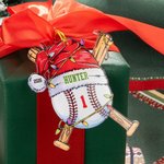 Ornement de Noël personnalisé en forme de chapeau de père Noël avec nom, numéro et année Décoration de l'arbre de Noël pour les amateurs de baseball