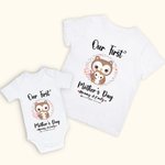 Personalisierte niedliche Eule Unsere erste Muttertag T-Shirt und Baby Onesie Mutter und Baby Matching Shirt mit Namen Geschenk für neue Mutter Baby