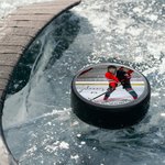 Personalisierter Eishockey Puck aus Hartgummi mit Foto Nummer Namen und Wunschtext Winterspiele Team Geschenk für Trainer Eishockey-Spieler und -Fans