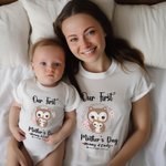 Personalisierte niedliche Eule Unsere erste Muttertag T-Shirt und Baby Onesie Mutter und Baby Matching Shirt mit Namen Geschenk für neue Mutter Baby