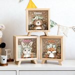 Personalisierte Spardose aus Kiefernholz mit Namen und niedlichen Waldtieren Blumenkranz Sparschwein Geburtstag Taufe Geschenk für Mädchen und Jungen