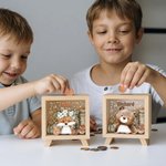 Personalisierte Spardose aus Kiefernholz mit Namen und niedlichen Waldtieren Blumenkranz Sparschwein Geburtstag Taufe Geschenk für Mädchen und Jungen