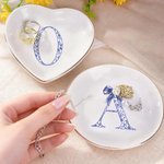 Henkilökohtainen sininen keula Toile De Jouy Initial Keraamiset juomakorut korut Dish Päivittäinen käyttö Syntymäpäivälahja tytöille Naisille