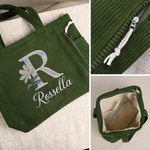 Borsa in velluto a coste personalizzata con fiore di nascita, nome e iniziali in effetto perlato, ideale per uso quotidiano - Regalo di compleanno