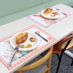 Personlig akvarellstil påskehare bordløper og matchende borddekkesett med familienavn spisebordsdekorasjon påskegave til familie venner