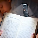 Personlig tegneserie-lesefigur Bibel LED oppladbar lysklemme med navn Bursdagsgave til kristne bokelskere