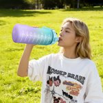 Bouteille Personnalisée avec Nom Style Dégradation Bicolore Grande Capacité Marqueur de Temps Paille et Anse Cadeau Anniversaire pour Homme Femme