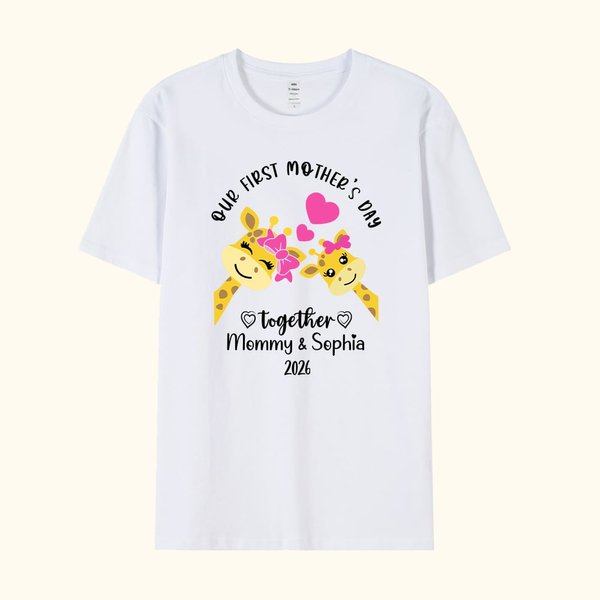 Personlig Vår första mors dag tillsammans T-shirt för vuxna med namn Söt giraff elefant björn koala Present till ny mamma