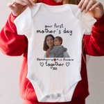 Personalizzato per la nostra prima festa della mamma 100% cotone Baby Onesie T-shirt Set di abbigliamento abbinato con foto e nome Regalo per neonato Nuova Mamma