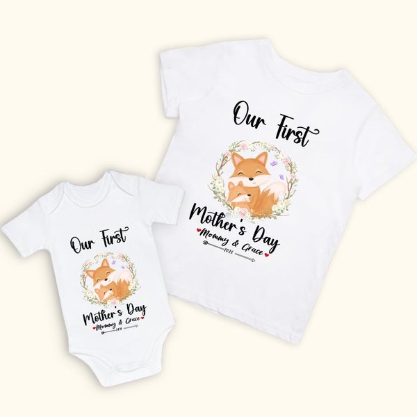 Gepersonaliseerd Onze Eerste Moederdag T-shirt Baby Onesie Set met Krans Vos en Namen Moederdagcadeau voor Nieuwe Moeder Baby