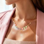 Collier de perles de lettres en émail coloré avec nom et accent de coeur Bijoux délicats Anniversaire Cadeau d'Anniversaire pour Elle