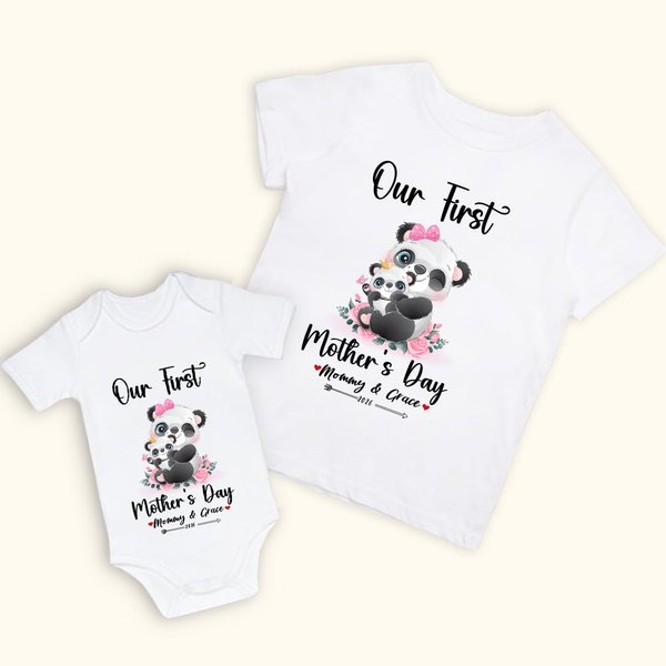 Gepersonaliseerd Onze Eerste Moederdag T-shirt Baby Onesie Set met Bloem Panda en Namen Moederdagcadeau voor Nieuwe Moeder Baby