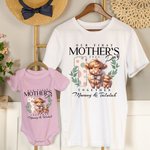 Personalisierte Our First Mother's Day Hochland Kuh 100% Baumwolle Baby Bodysuit Passende T-Shirt mit Namen und Jahr 1st Mother's Day Geschenk für Baby Mama