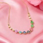 Collier de perles de lettres en émail coloré avec nom et accent de coeur Bijoux délicats Anniversaire Cadeau d'Anniversaire pour Elle