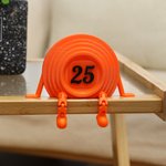 Figurine de pigeon d'argile orange vif personnalisée avec nom et numéro Décoration de bureau Cadeau d'anniversaire pour garçons Hommes passionnés de tir sportif