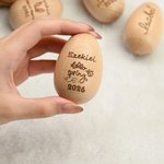 Conejito de Pascua personalizado Tema de Pascua Huevo de Pascua de madera Musical Shaker con nombre de texto y año Cesta de relleno de Pascua Regalo para Bebés Niños